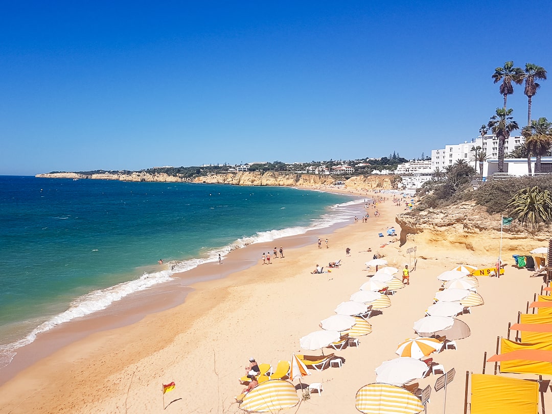 Praia de Armaçao de Pera